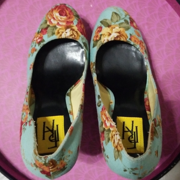 Gorgeous Floral Stilleto Heels - Picture 8 of 8